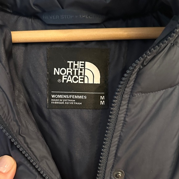 The North Face Women's Metropolis Down Parka, Navy, size Medium - Picture 2 of 4